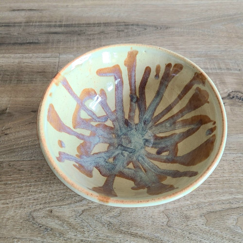 Hand made ceramic bowl. Signed by artist. - Picture 4 of 7